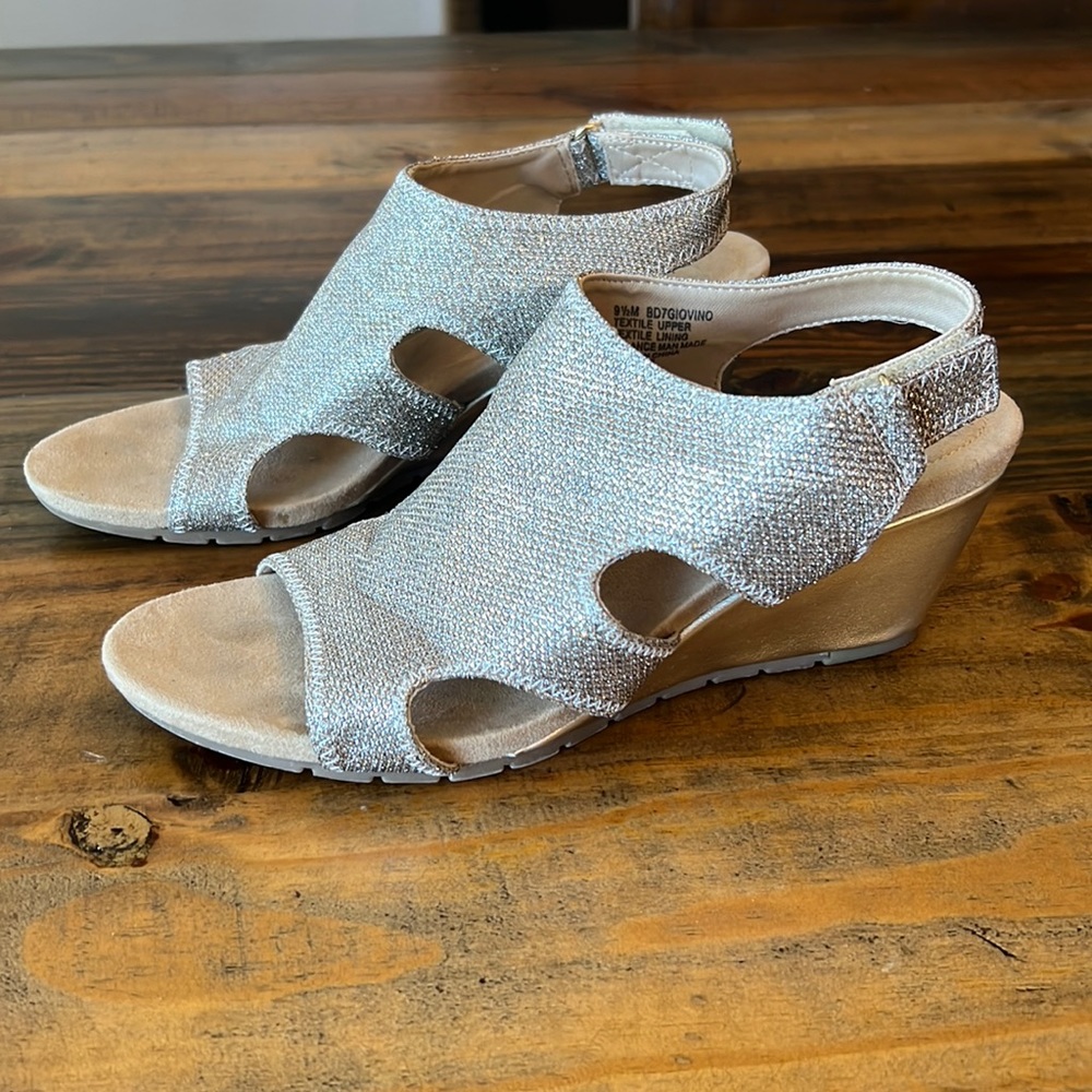 Bandolino Women's Galedale Wedge Sandal